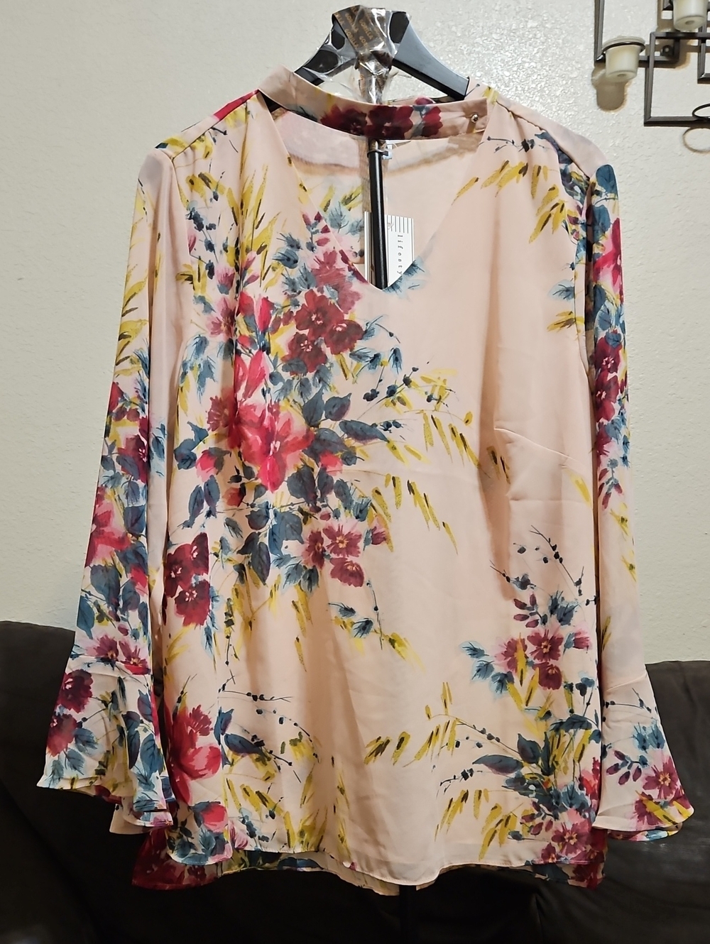 Women's Light Pink Floral Keyhole Blouse